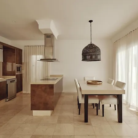 Alondra Πουέρτο Ντελ Κάρμεν